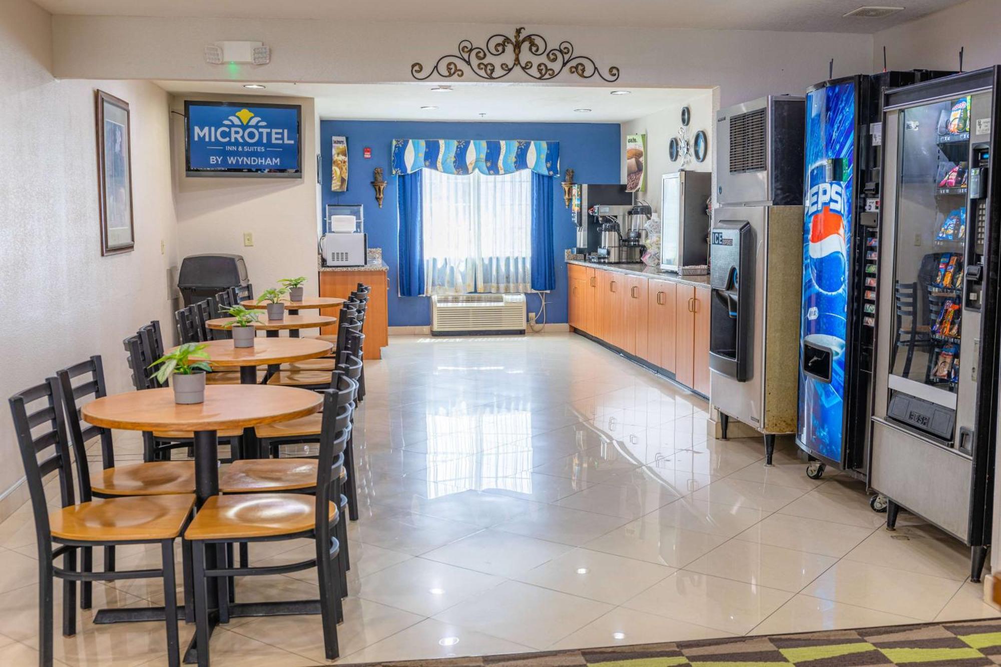 Microtel Inn & Suites By Wyndham Kingsland Naval Base I-95 Exterior photo